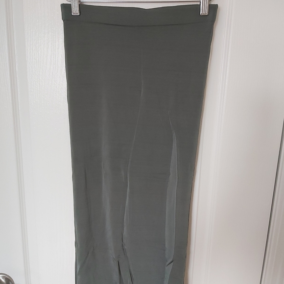 Green shimmery bodycon skirt - Picture 2 of 3